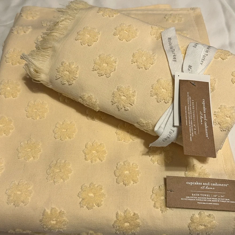 Cupcakes and Cashmere 4 pc Bath Towels  Set 100% Cotton NEW! - Picture 5 of 6